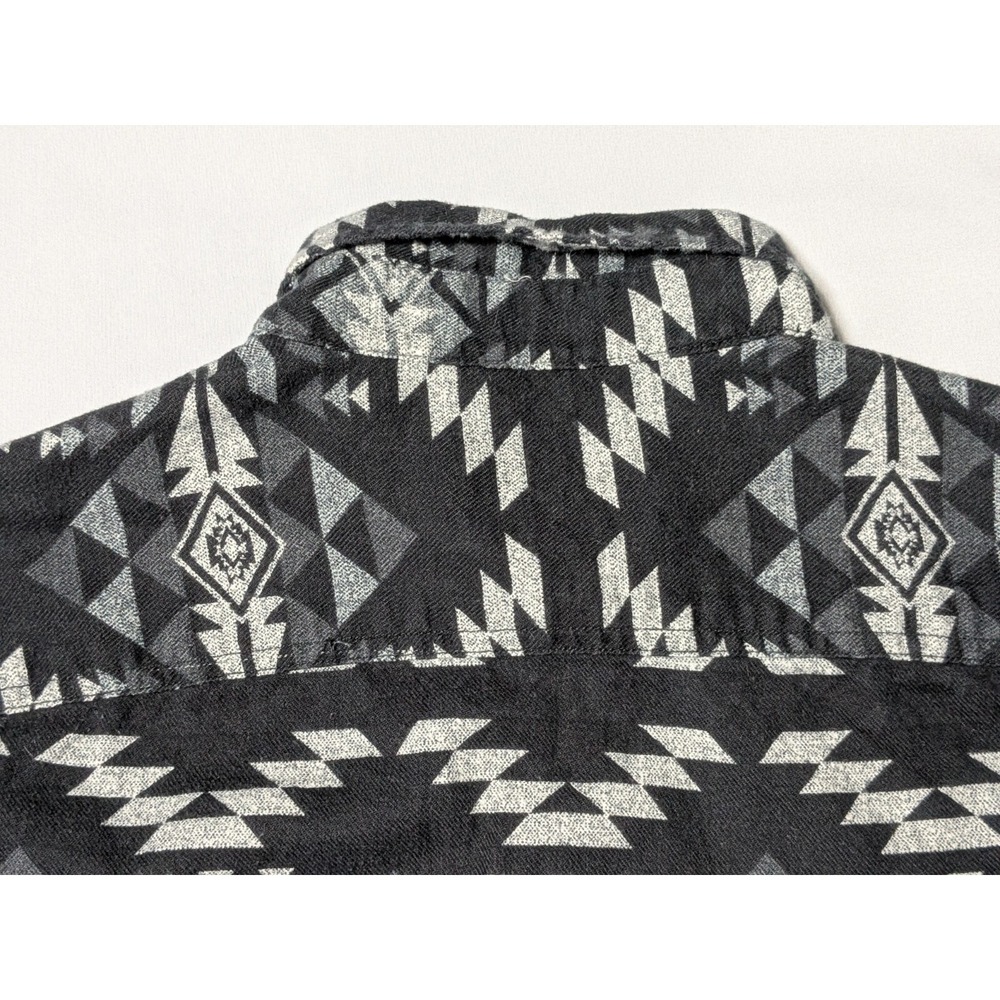 AMERICAN EAGLE CLASSIC FIT Men Medium Black Aztec Southwestern Flannel Shirt - Picture 14 of 16